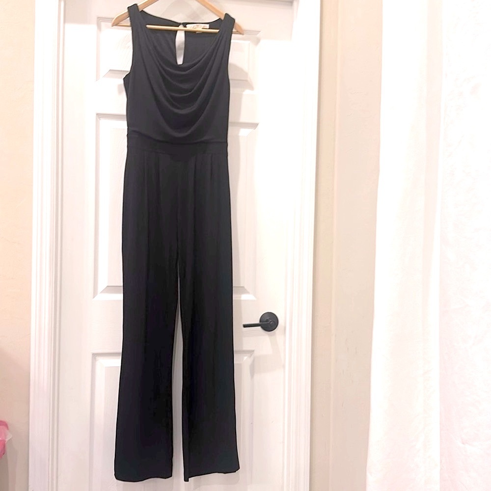 Boston Proper Classic Black Jumpsuit w Draped Neckline Keyhole Back Size 2 Small